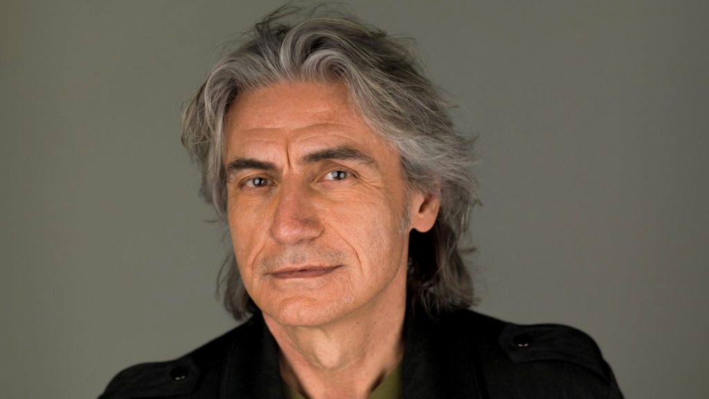 Luciano Ligabue si racconta in "Una Storia"