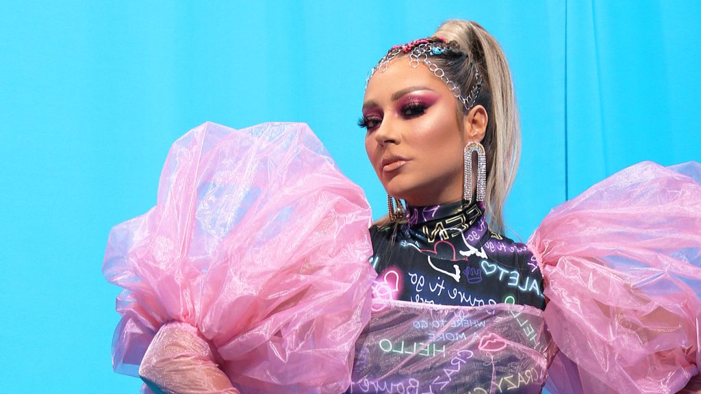 Ronela Hajati conquista l'Italia con "Caramel"