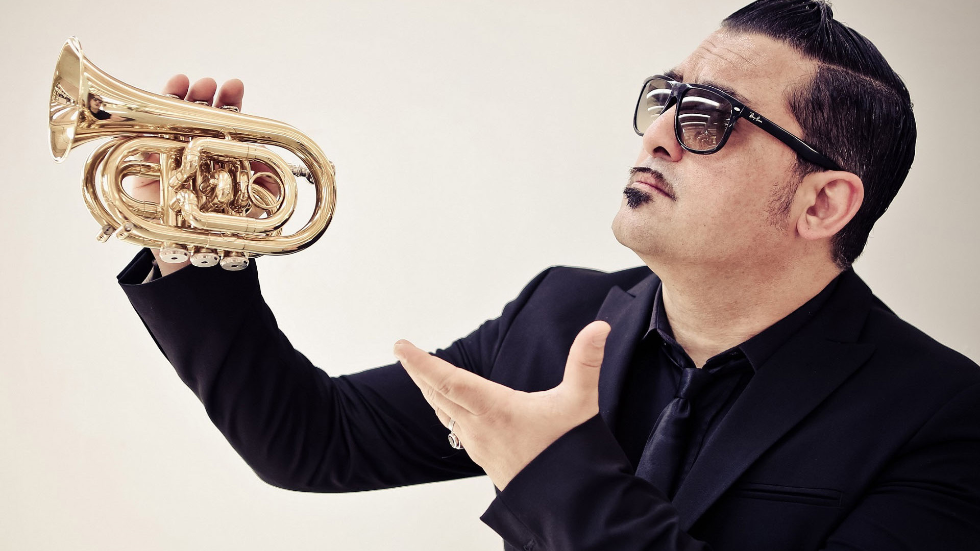 Roy Paci e il ritmo felice della sua "Happy Times"