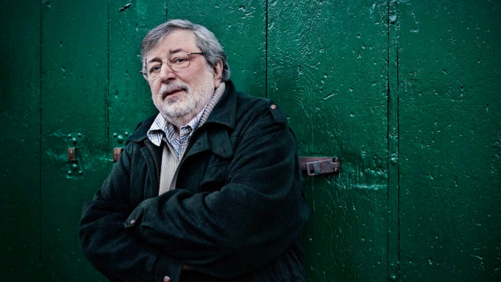 Francesco Guccini canta solo con gli amici