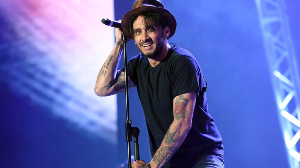Fabrizio Moro torna in tour in teatro