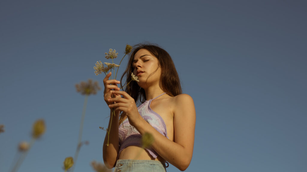 Flora esce con un Ep tutt'altro che "Retrò"