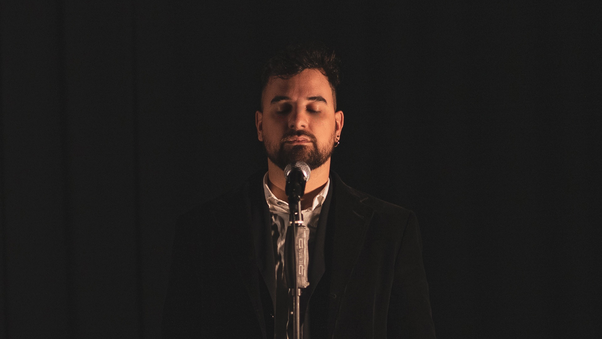 Gianluca Amore scioglie il ghiaccio con "Disordine"