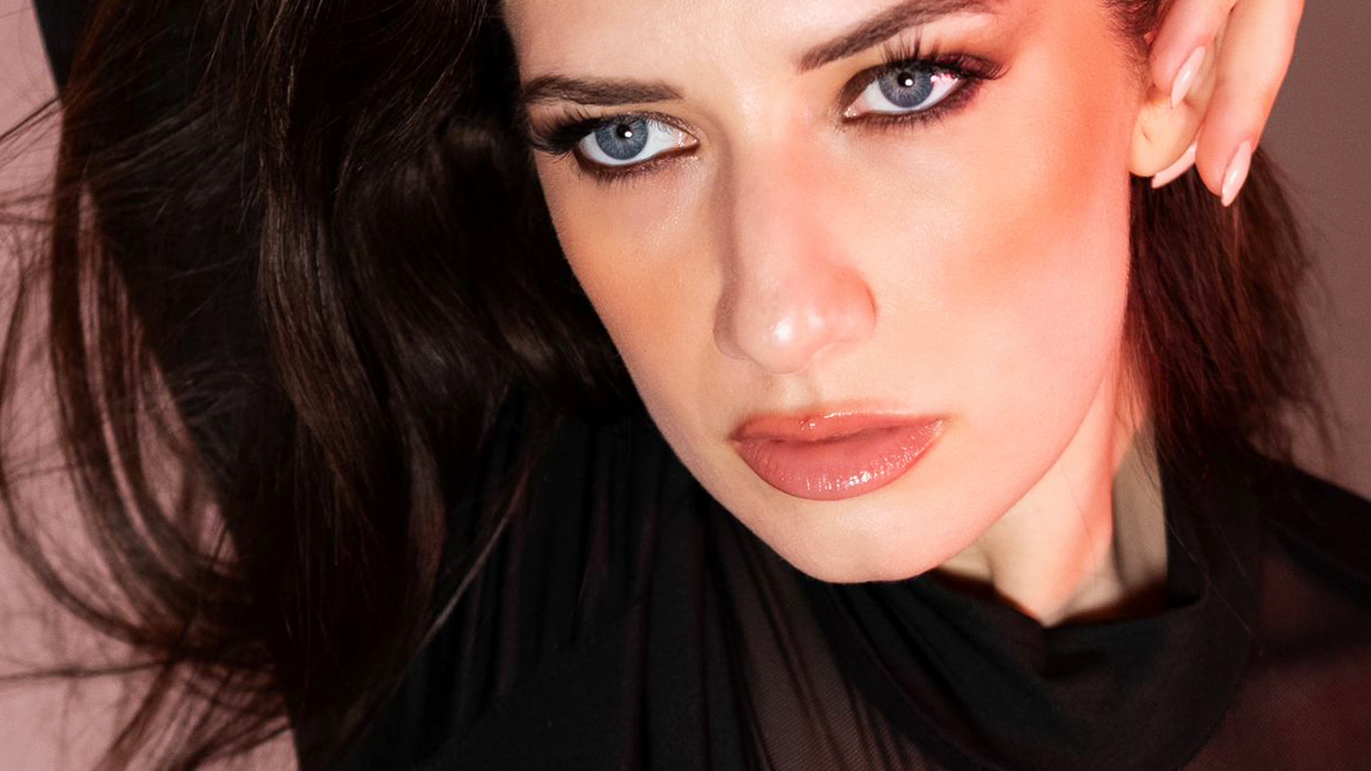Giulia Jean ci invita a cogliere l'attimo