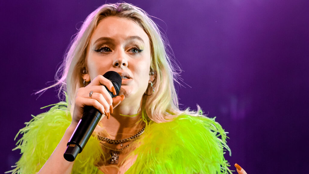 Zara Larsson e David Guetta in "ON MY LOVE"