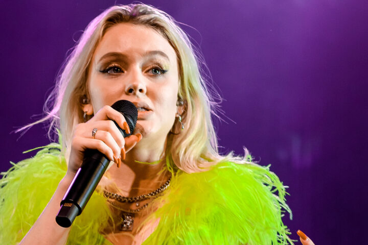 Zara Larsson e David Guetta in "ON MY LOVE"