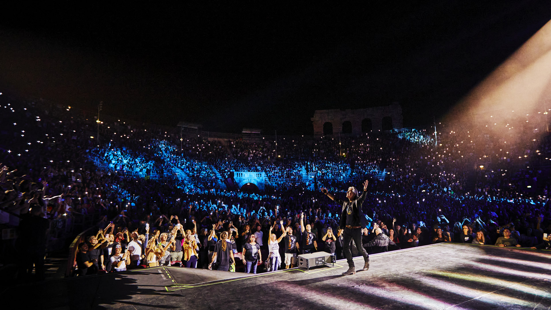 Luciano Ligabue: videointervista sulla prima data del tour