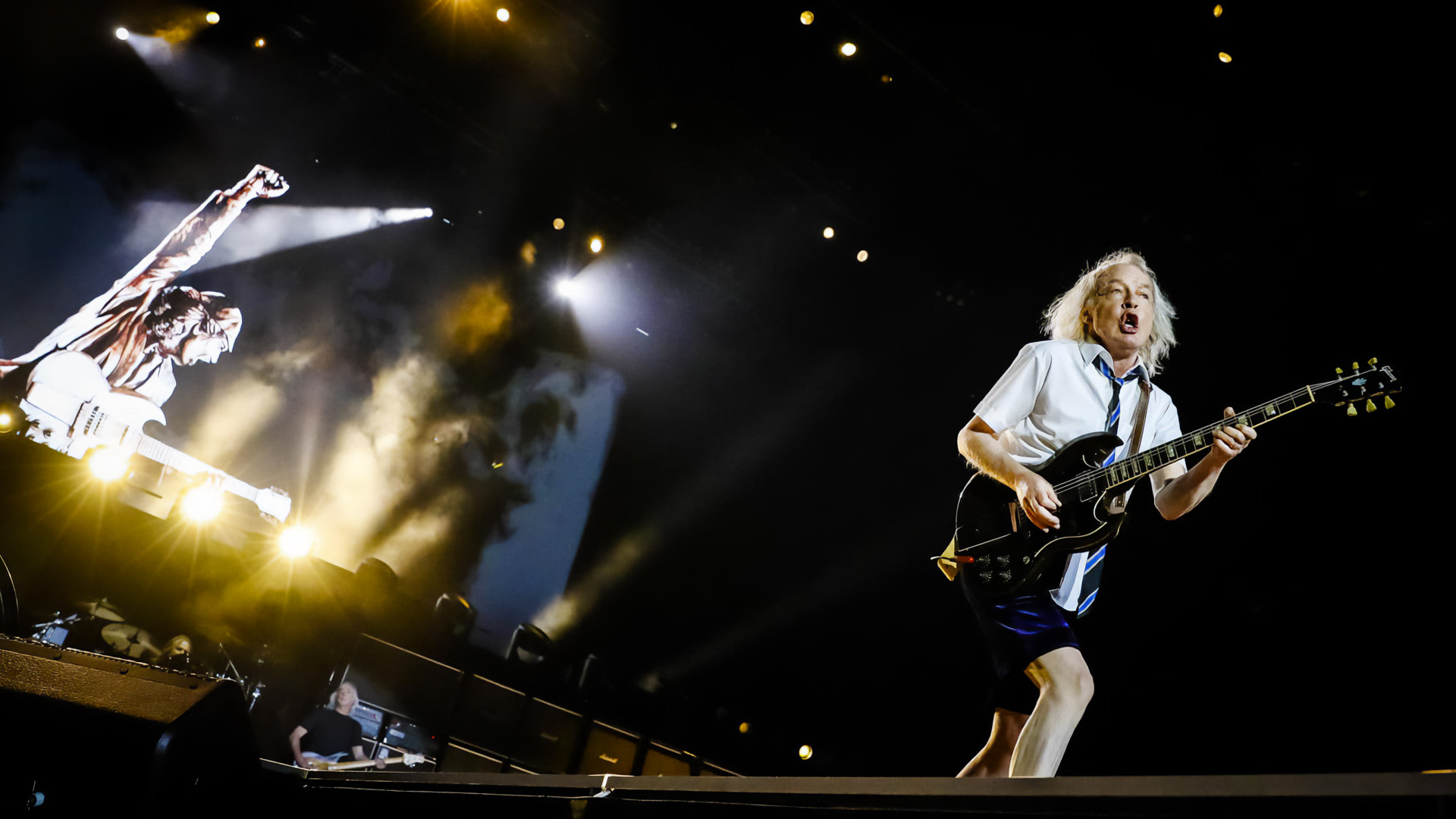AC/DC spengono 50 candeline