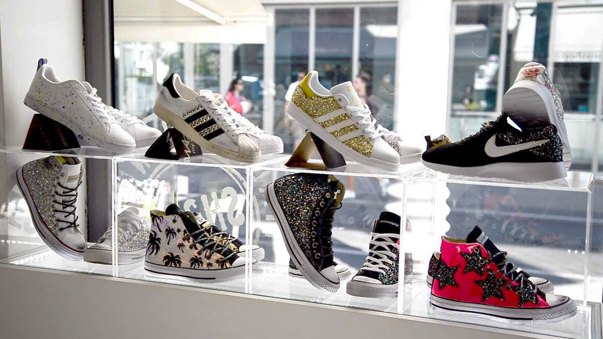 Custom shoes Mimanera: sneaker personalizzate fatte a mano in Italia