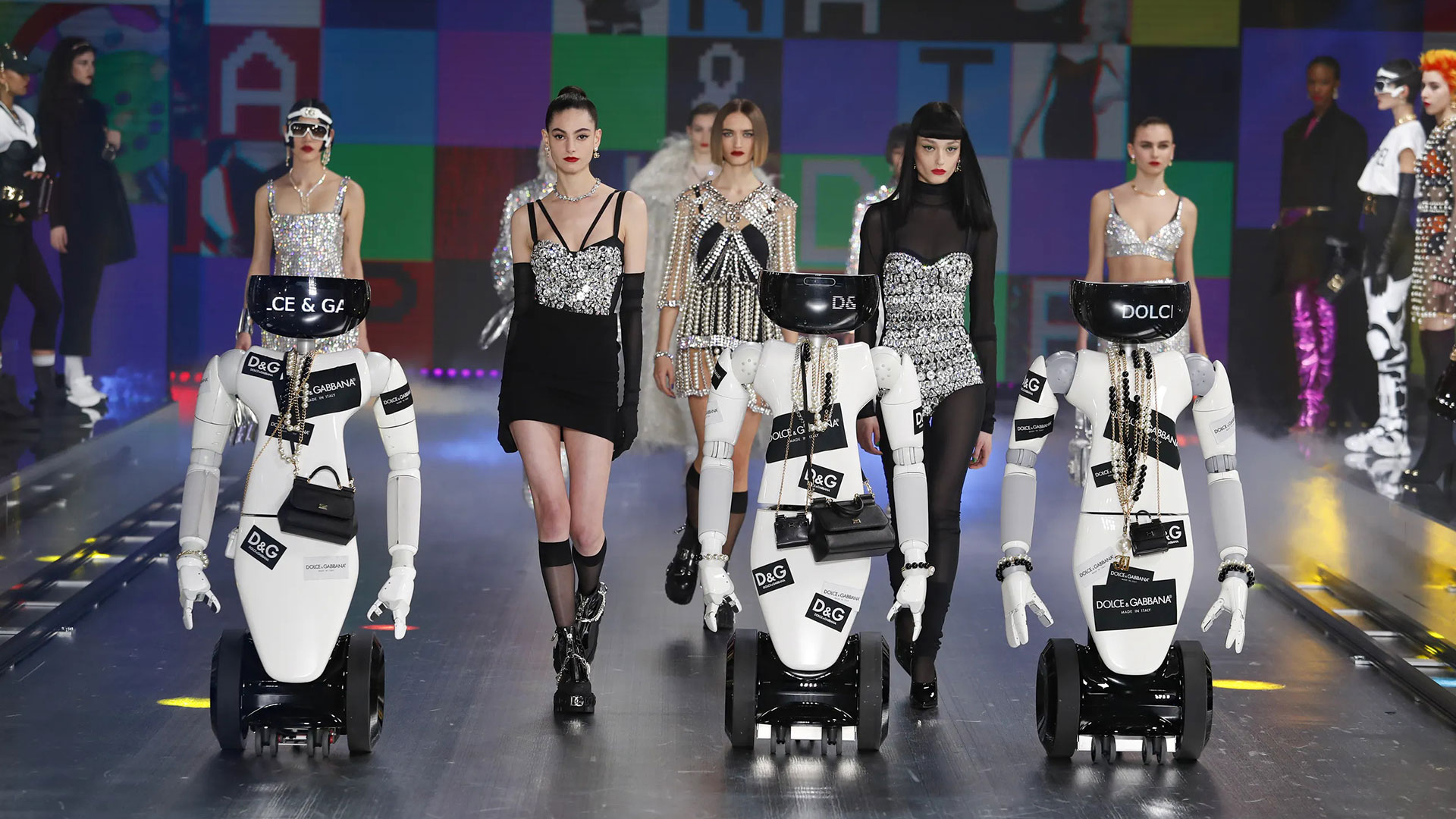 L'intelligenza artificiale sfila sulla passerella di Dolce e Gabbana