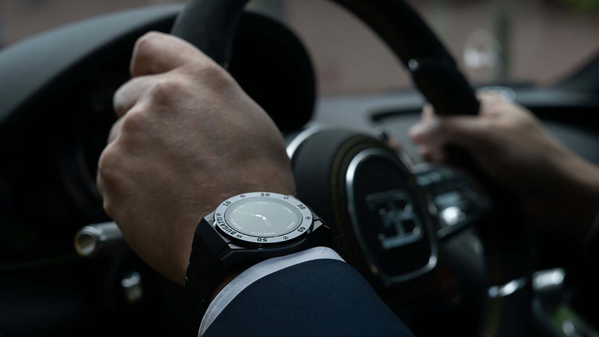 Scopri il primo Smartwatch di lusso firmato Bugatti