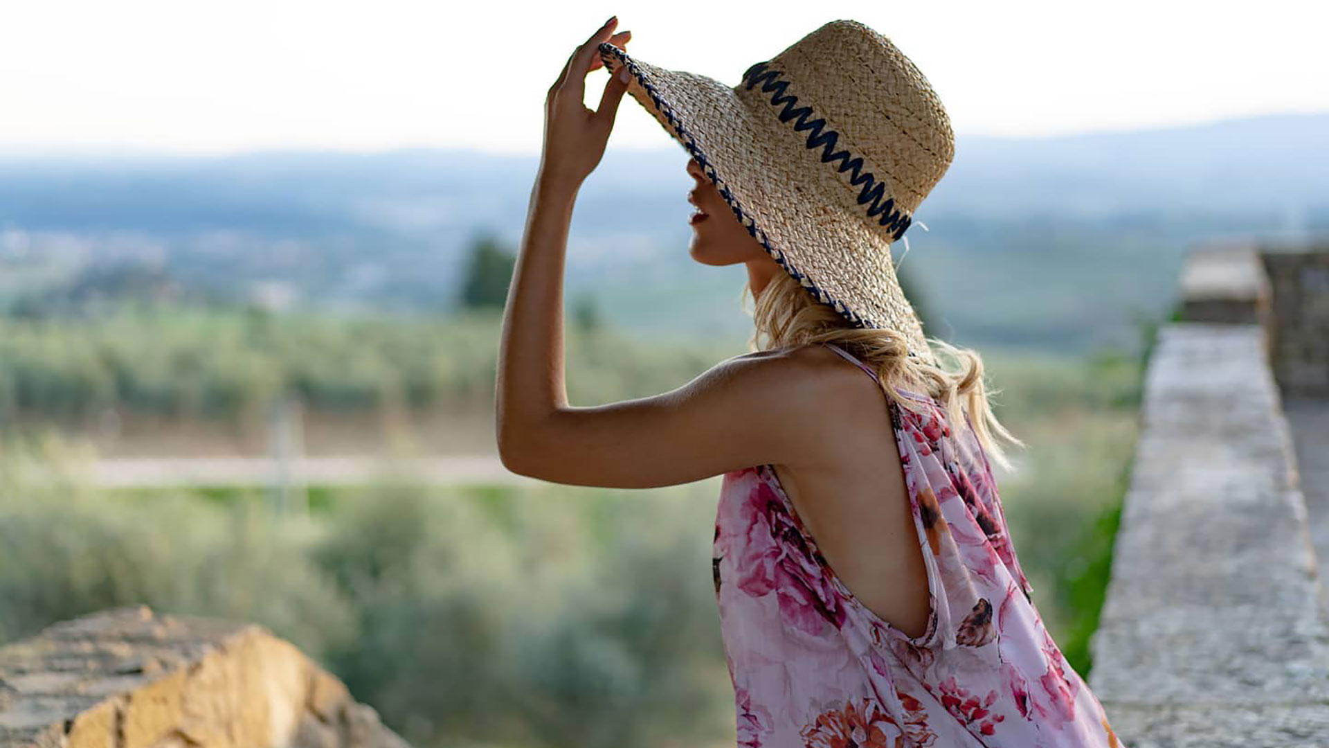 Per l'estate scegli un cappello artigianale: ecco i modelli più glamour