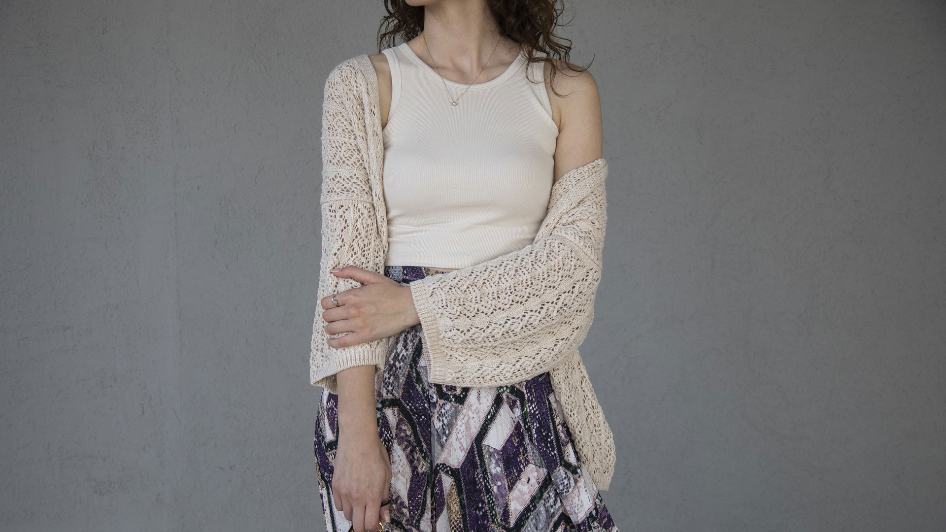 Outfit con cardigan midi 