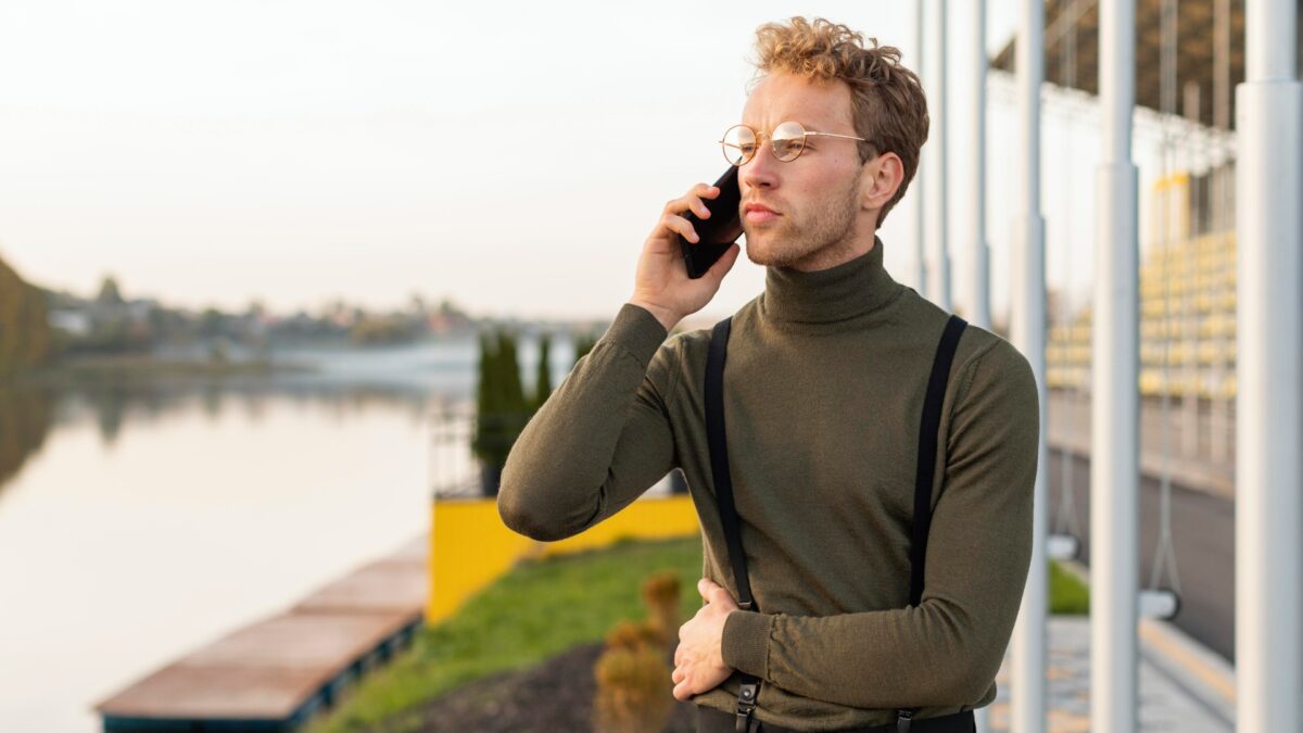 Outfit uomo, quando scegliere la cintura o le bretelle