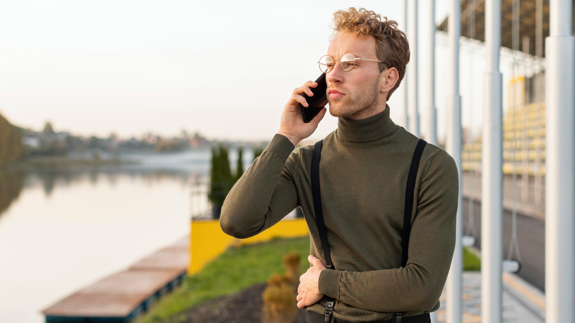 Outfit uomo, quando scegliere la cintura o le bretelle